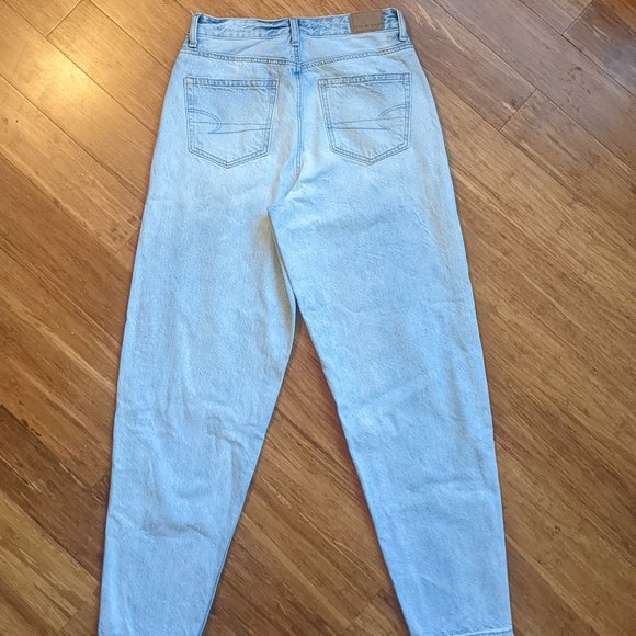 Light Wash American Eagle Mom Jeans - Picture 2 of 5
